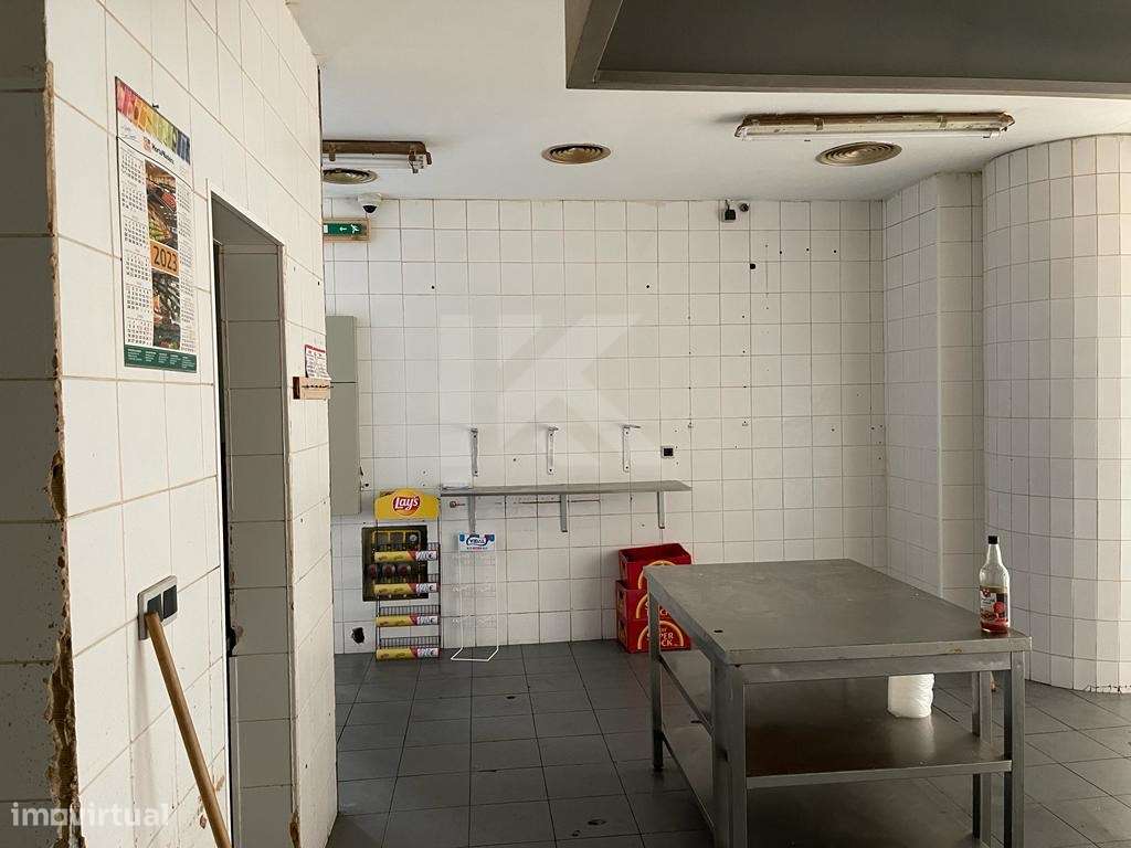 Espaço Comercial - localizado em São Martinho Funchal - Grande imagem: 5/19