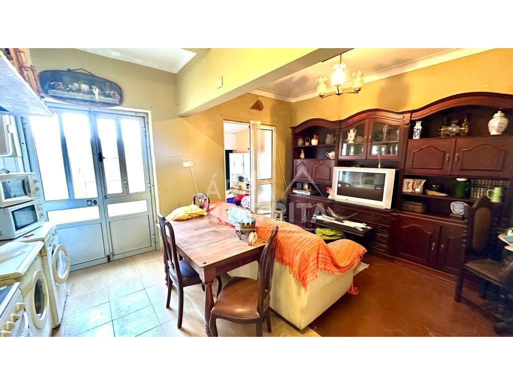 Apartamento T1 com Logradouro e Arrecadação/Garagem no Afonsoeiro -...-14