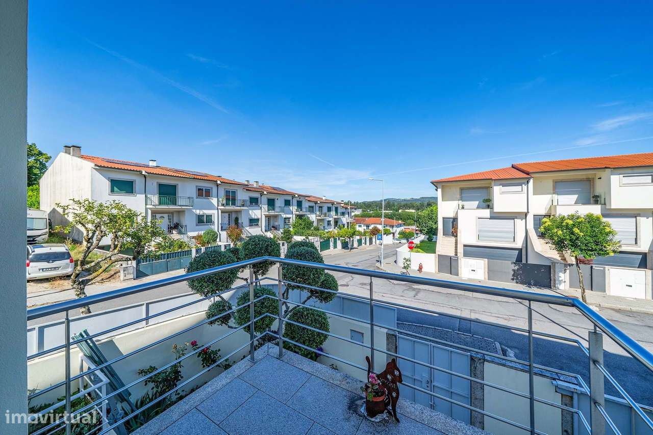 Moradia T4 de Gaveto em Palmeira, Braga-12