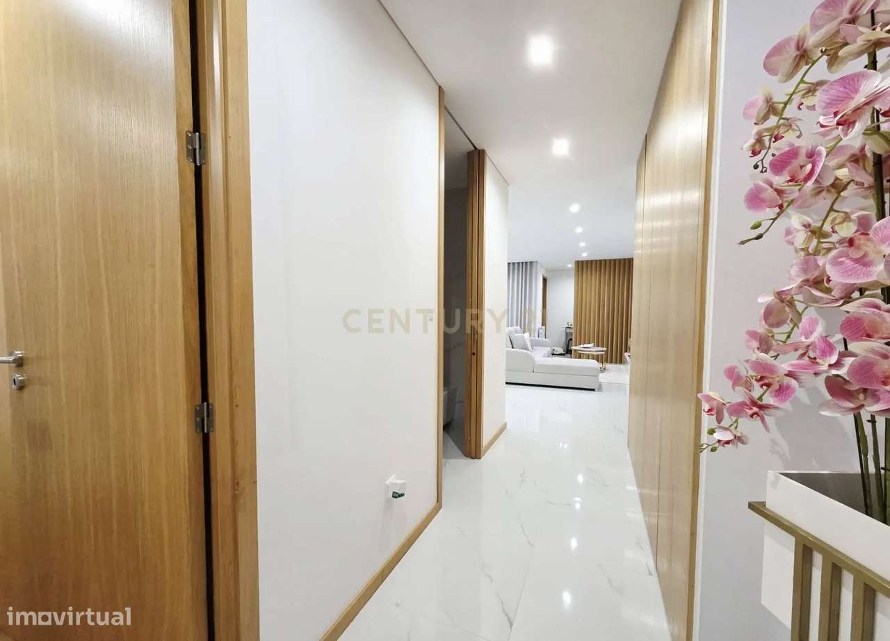 Apartamento T3 Novo com 2 casas de banho e energia A+-10