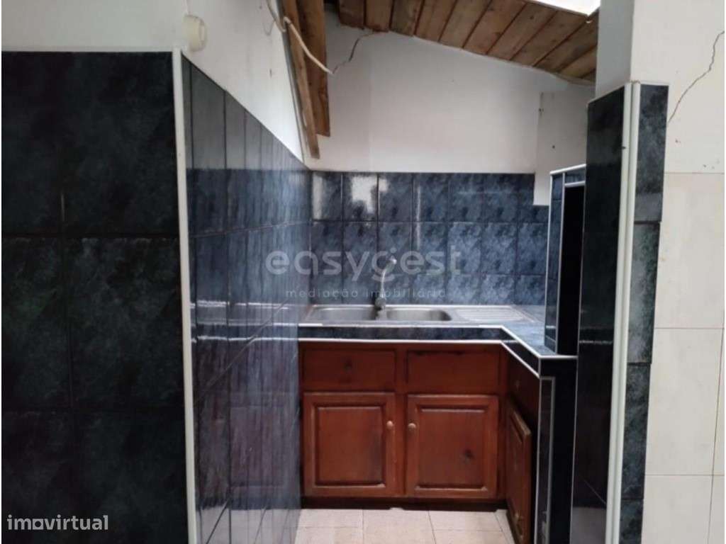 Moradia T4 isolada com amplo quintal e possibilidade de garagem - Grande imagem: 5/10