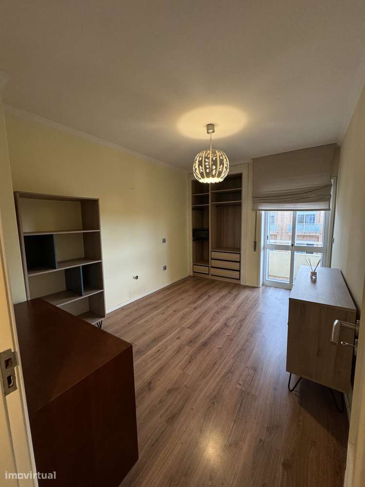 Apartamento T2+1 caxinas 450 m da praia - Grande imagem: 3/11