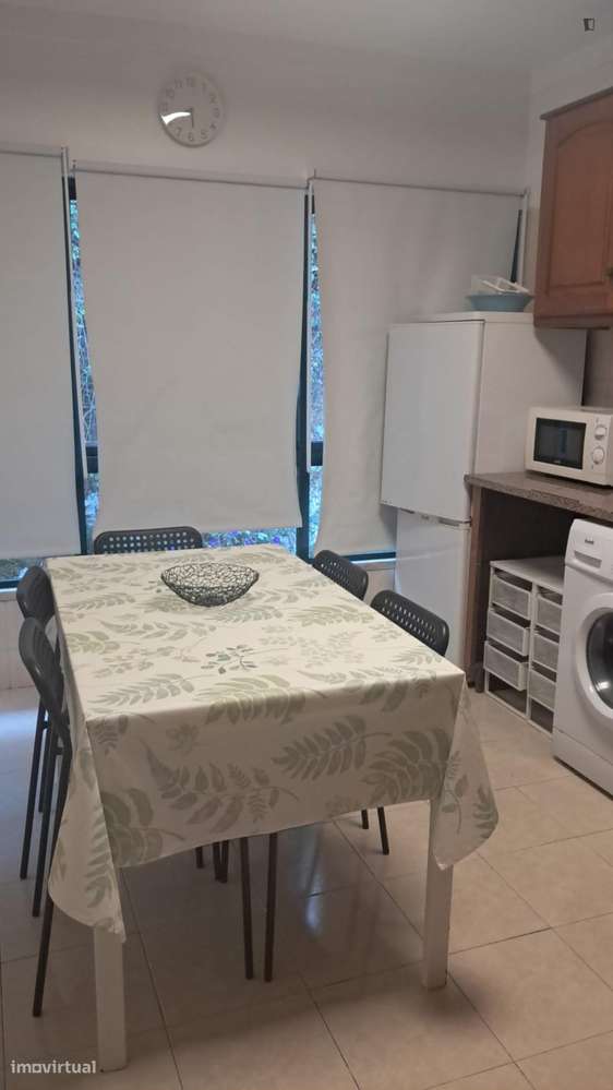 Quarto - localizado em Olivais Coimbra - Grande imagem: 2/10