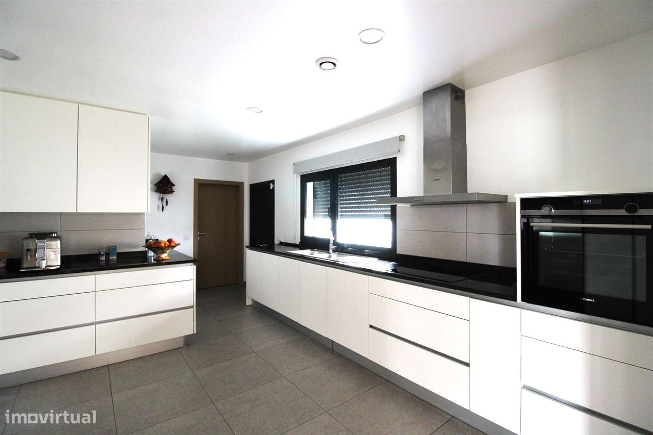 Moradia Isolada / Semi-nova / Vieira de Leiria - Grande imagem: 5/35