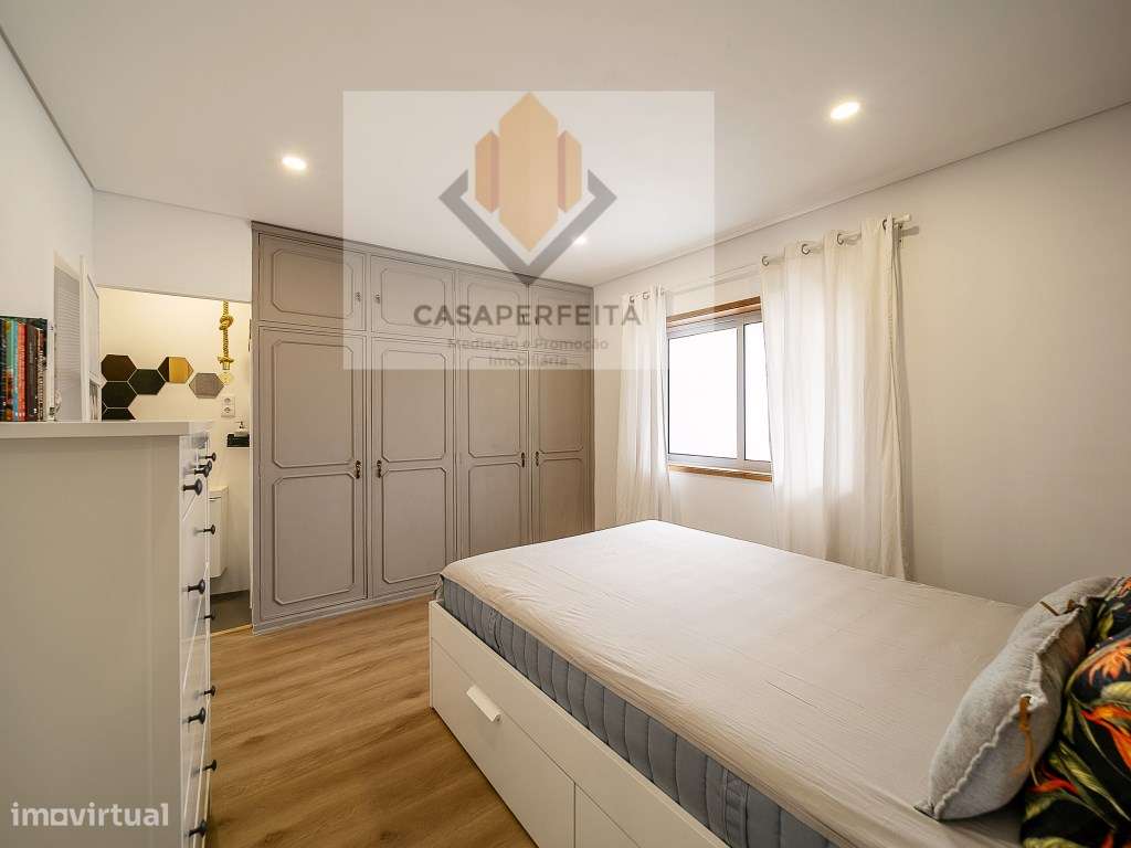 Apartamento T3 Renovado com Varandas, Lugar Garagem e Arrumo - Cent...-27