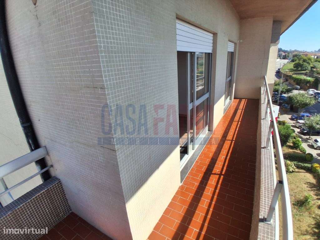 T3 Renovado com 3 Frentes, Varandas, Elevador e Garagem Fânzeres, G...-21