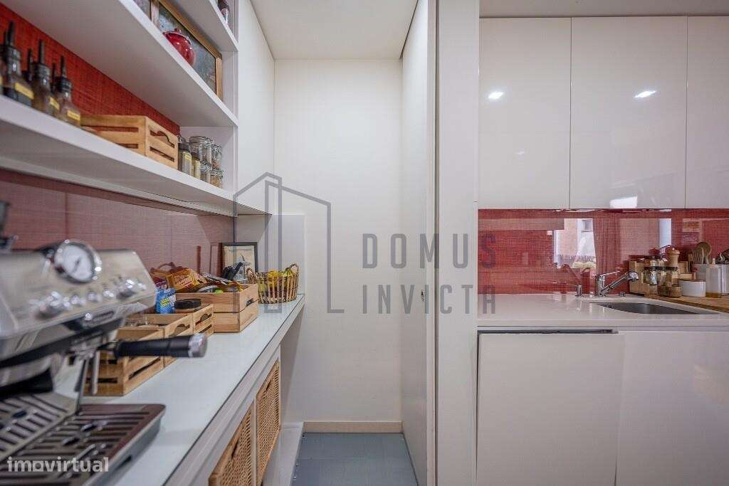T2 remodelado com duas varandas e lugar de garagem | Zona da Boavista-12