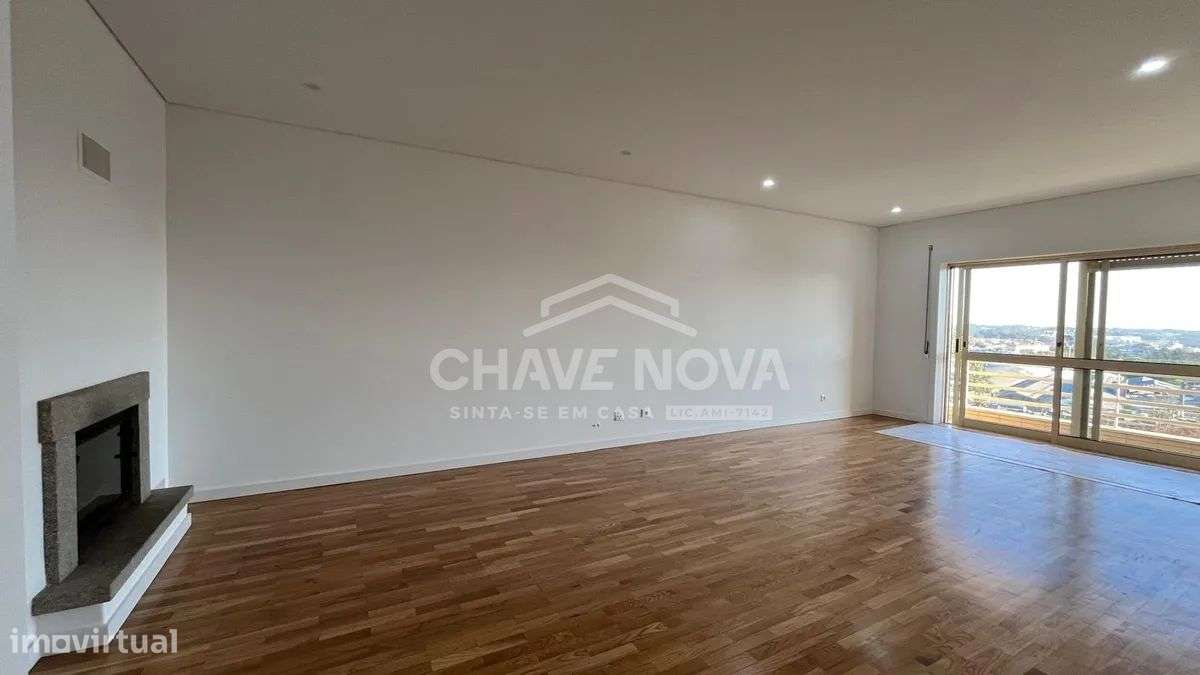 T2+1 Renovado c/ Varanda na Madalena - Grande imagem: 4/35