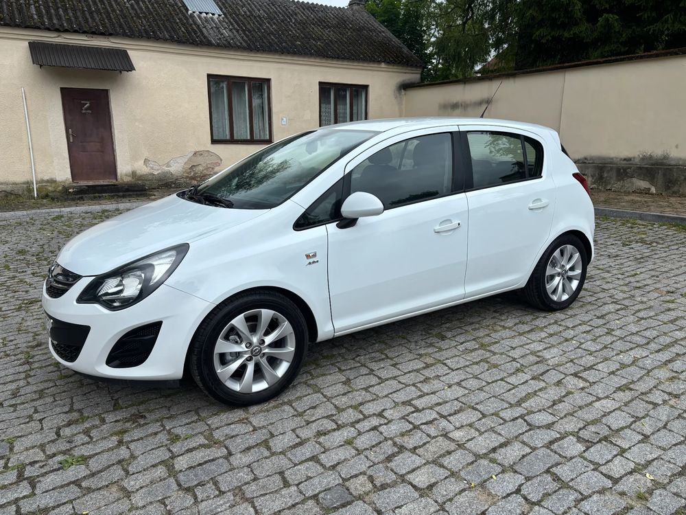 Opel Corsa D 1.4 16V Edition 2013