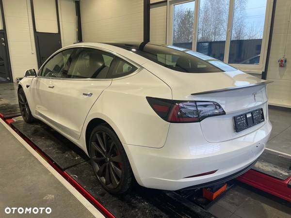 Tesla Model 3 - 7