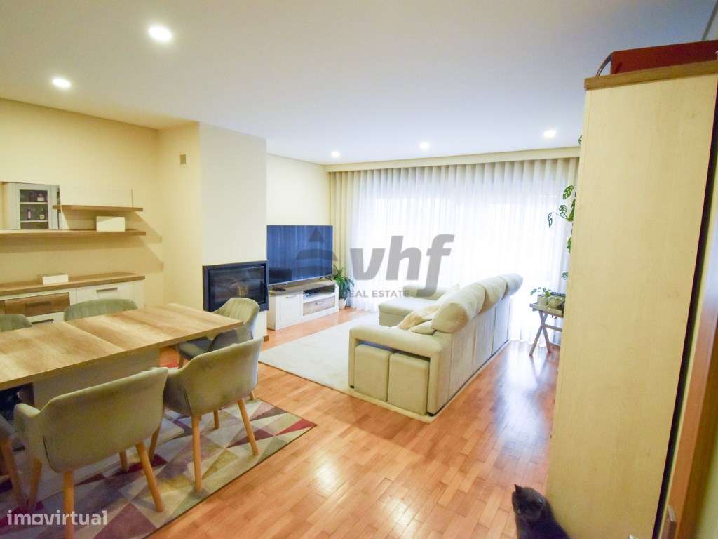 Excelente T2 com varanda, garagem e ótima exposição Solar - Grande imagem: 4/28