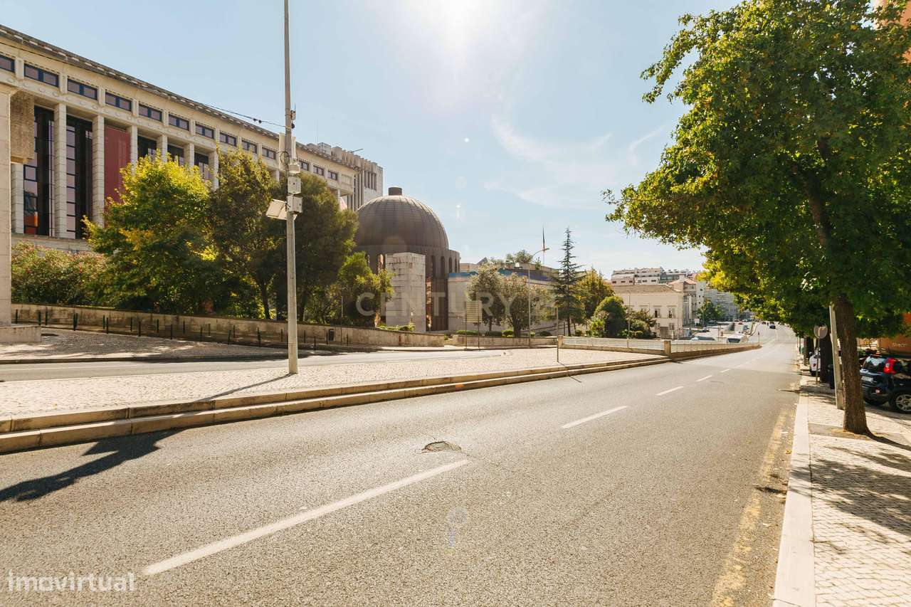 Oportunidade Única de Negócio na Avenida João XXI – Lisboa - Grande imagem: 3/19
