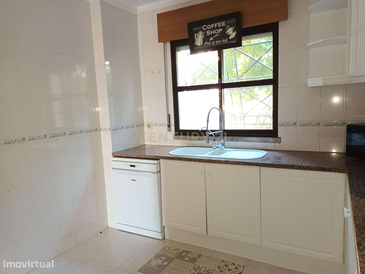 Simpática Moradia em Banda  em Caxias, Oeiras, com Vista Mar - Entrada - Grande imagem: 2/29