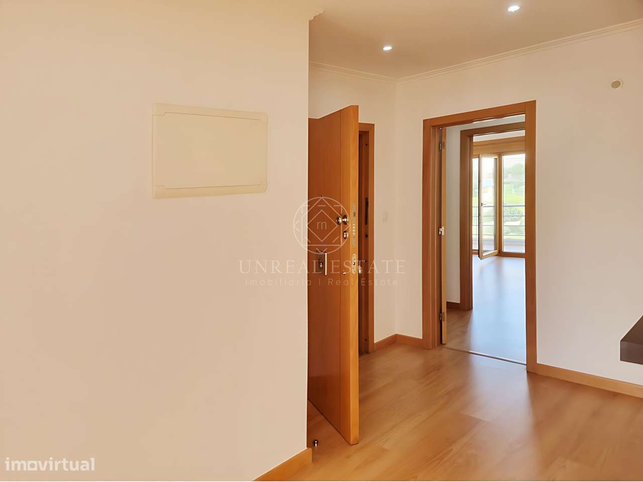 Apartamento T3, renovado, com varandas e 4 parqueamentos, Colinas do C-15