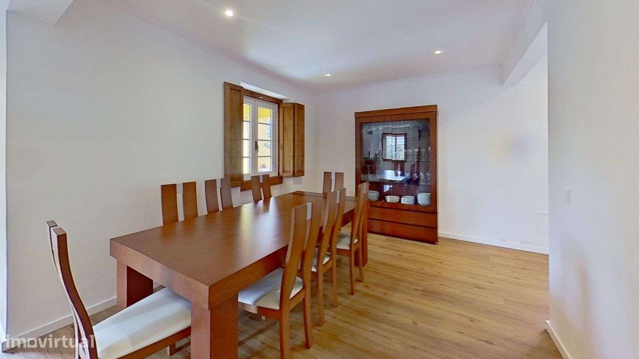 Moradia em Massamá, Rua Direita (tem anexos T-0 e T-2 independentes)-11