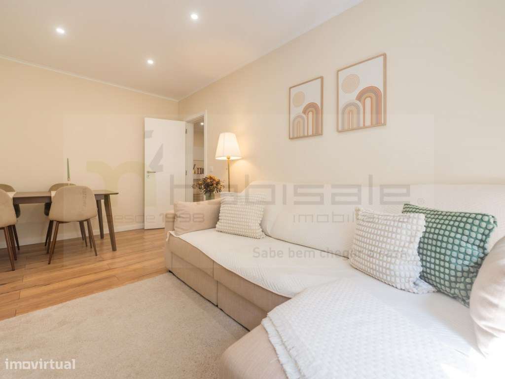 Apartamento T2 totalmente remodelado junto à estação.-13