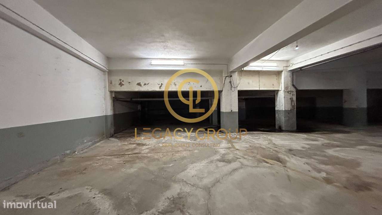 Parqueamento com 787m² situado no centro de Carvoeiro -  Lagoa-11