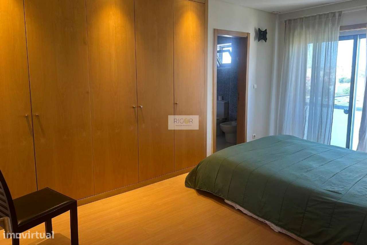 Apartamento T3 no último piso com 2 frentes de orientação na Cidade da-9