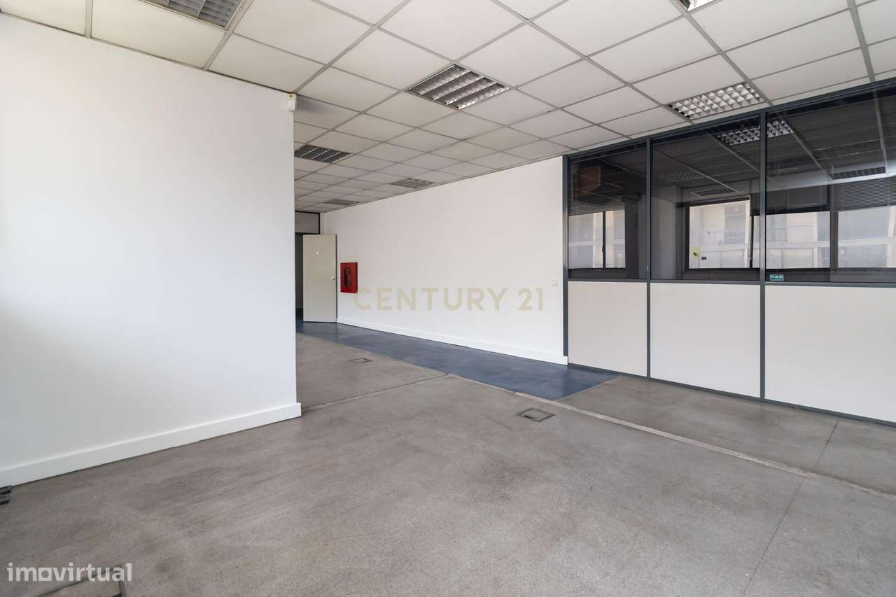 ESPAÇO COMERCIAL/SERVIÇOS com 311m2, para venda, no centro do Prior Ve-25