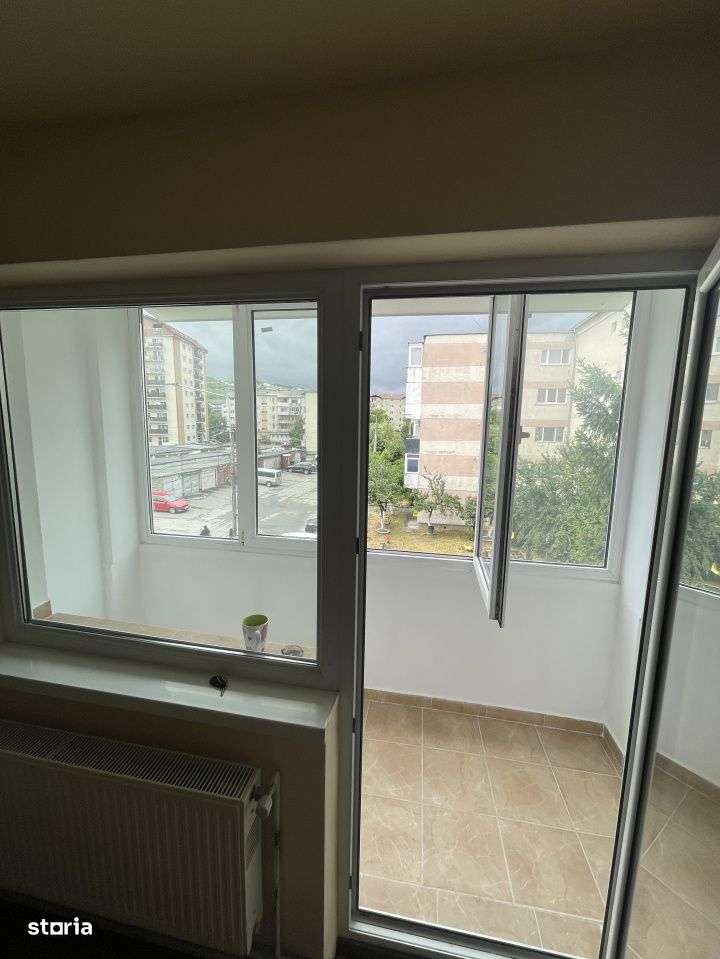 De vanzare apartament cu 3 camere, etajul 2, Dealul Florilor-10