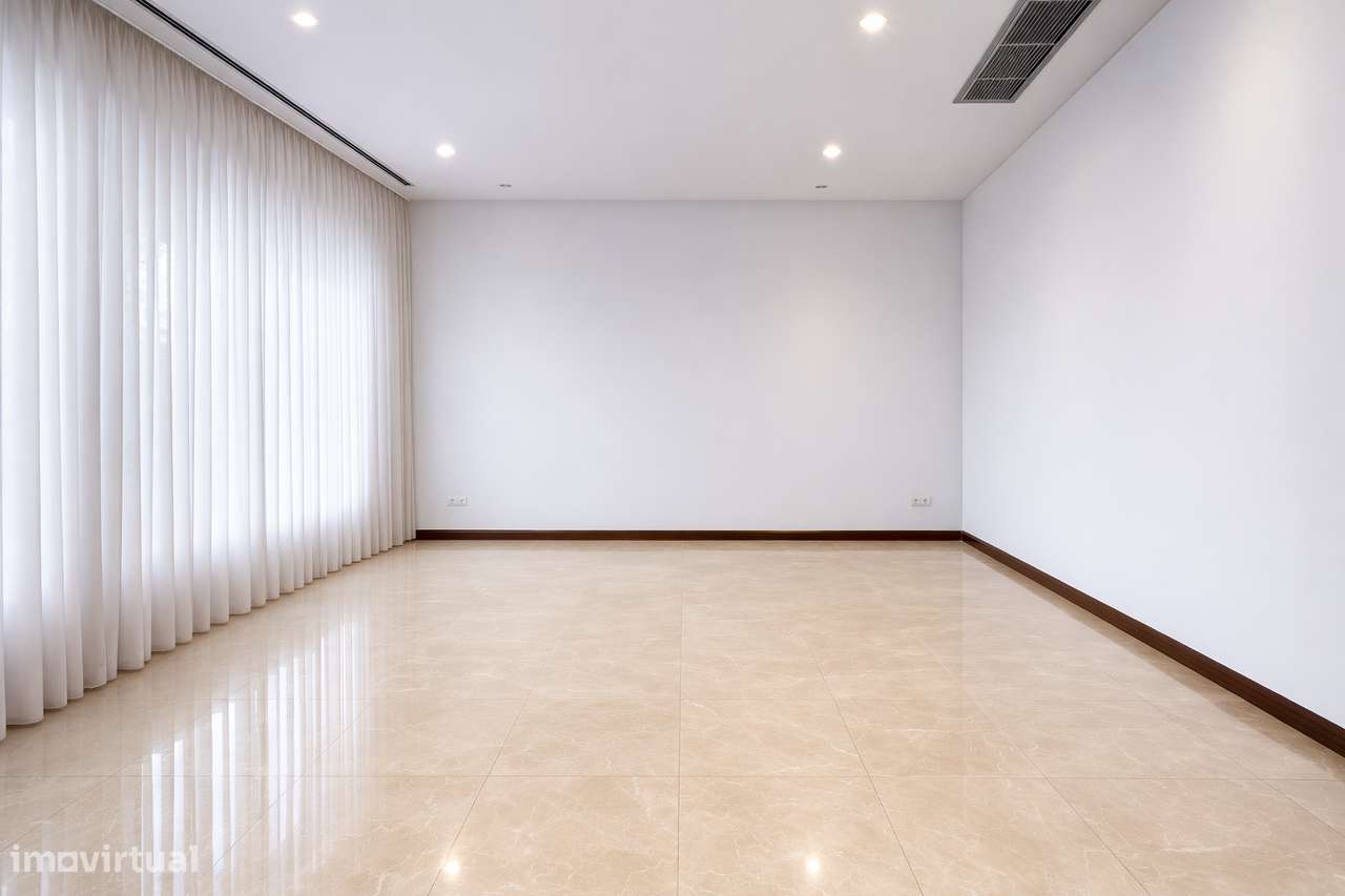 T2 com garagem, ar-condicionado e varanda no centro - Grande imagem: 5/13