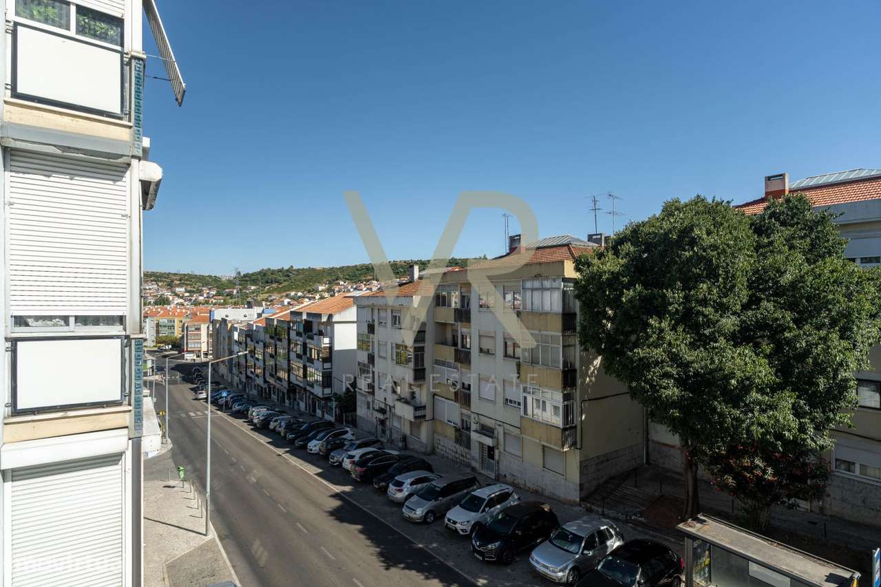 T2 em Odivelas — tranquilidade, localização e potencial a poucos m-15