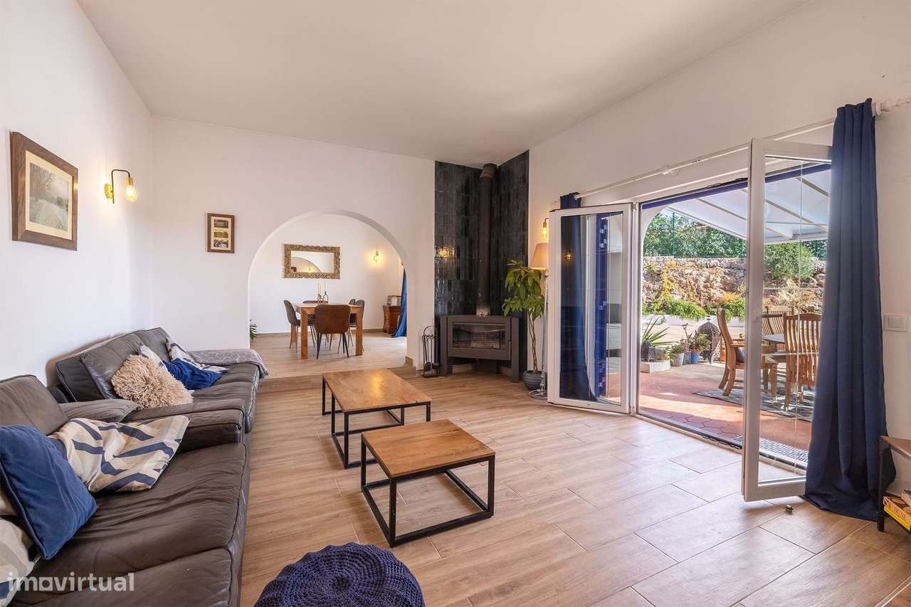 DESLUMBRANTE E ESPAÇOSA MORADIA PRIVADA T4 COM VISTAS, PISCINA E JARDI - Grande imagem: 4/47