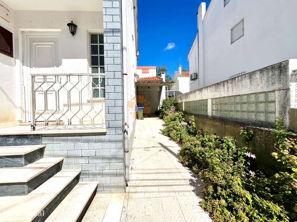 Moradia Geminada T5 em Vale de Milhaços - Corroios-22