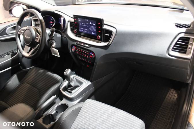 Kia XCeed 1.5 T-GDI M - 14