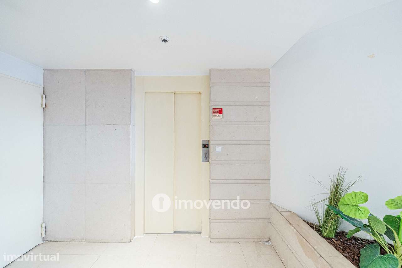 Apartamento T3, com garagem e arrecadação, na Ramada-46