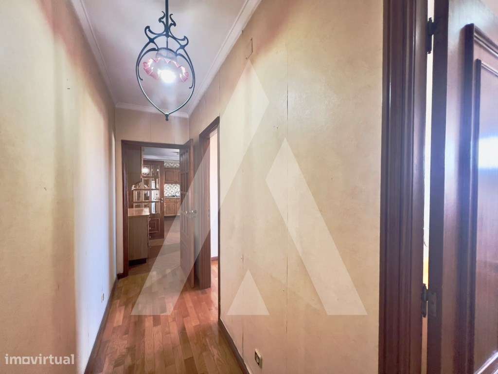 Apartamento T4 Duplex no centro de São João da Madeira-21