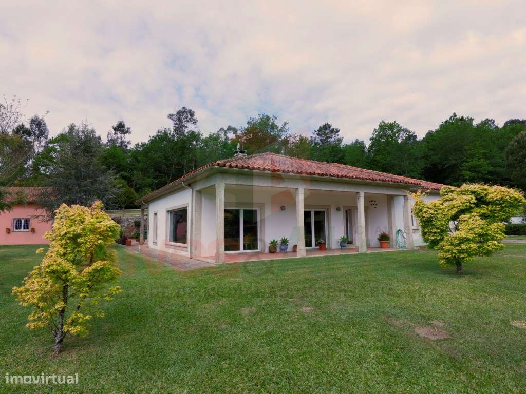 Quintinha com 2 casas -Extraordinária propriedade-1
