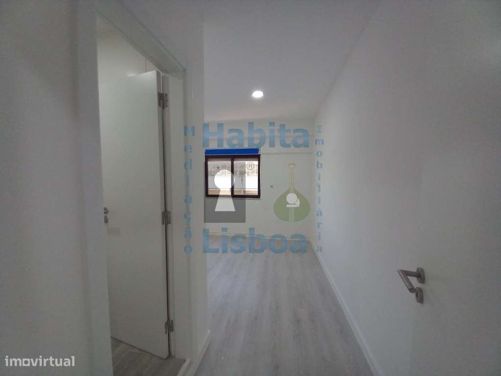 Duplex T3 Com Terraço junto à Praia Costa da Caparica-11