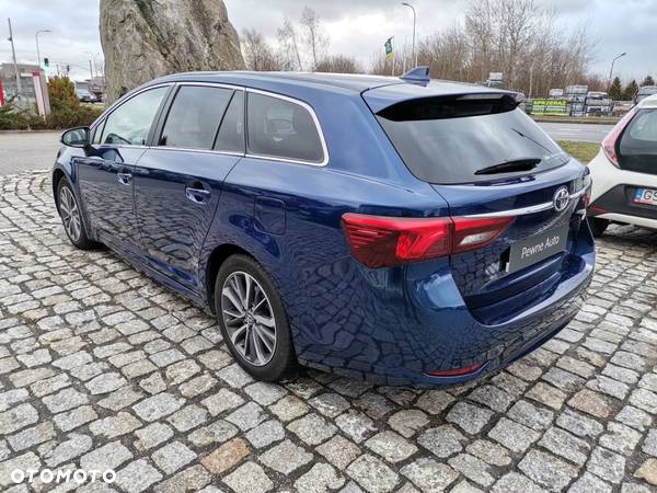 Toyota Avensis - 16