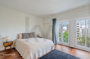 Apartamento T2 Renovado, Mobilado, Ar Condicionado e com Varanda no Ar - Grande imagem: 3/36