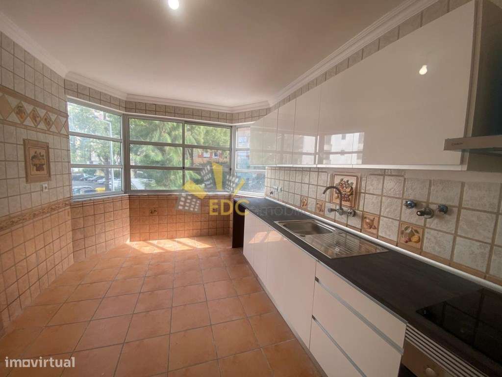 Apartamento T2 Transformado em T3 | A 5 Minutos da Estação | Tapada...-4