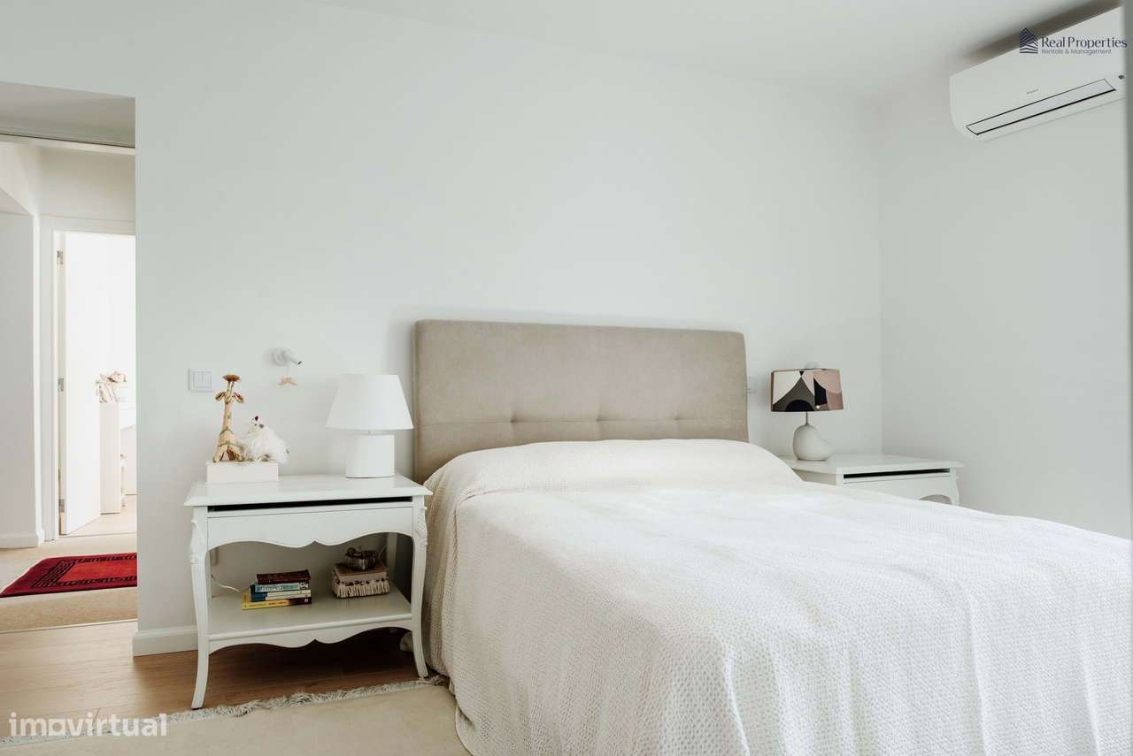 Elegante Moradia T3 Renovada com Vistas Panorâmicas em Alvor-5