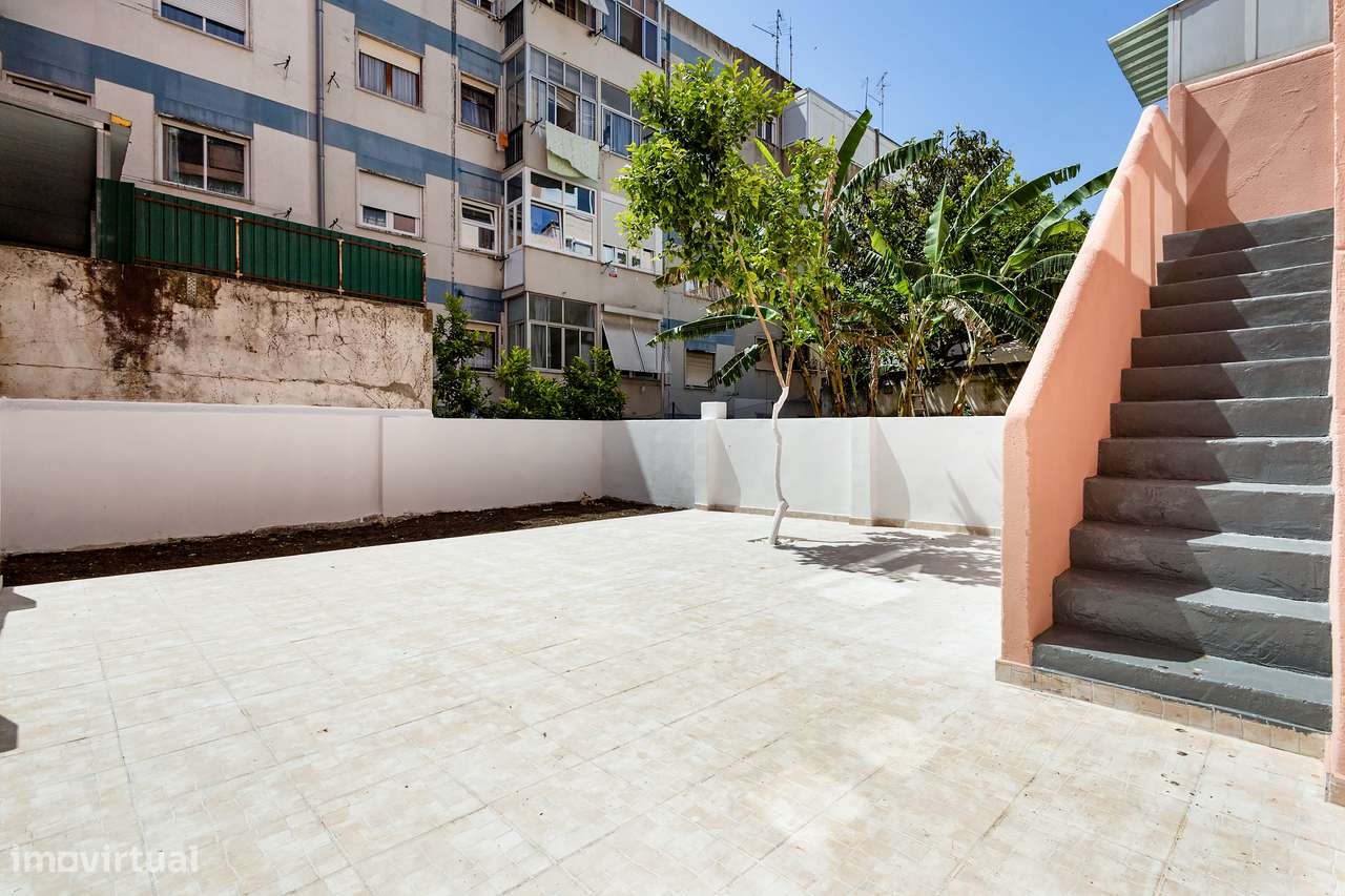 T2 com varanda e vistas na zona de Odivelas - Grande imagem: 2/15