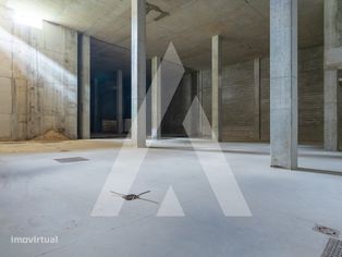 Armazém Industrial e Escritórios sito no Prior Velho / Loures - Grande imagem: 5/37