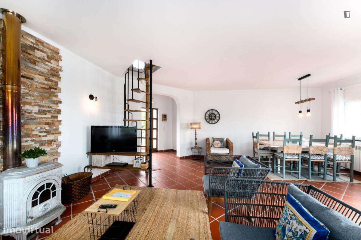 Quarto - localizado em Arregaça Coimbra - Grande imagem: 4/10