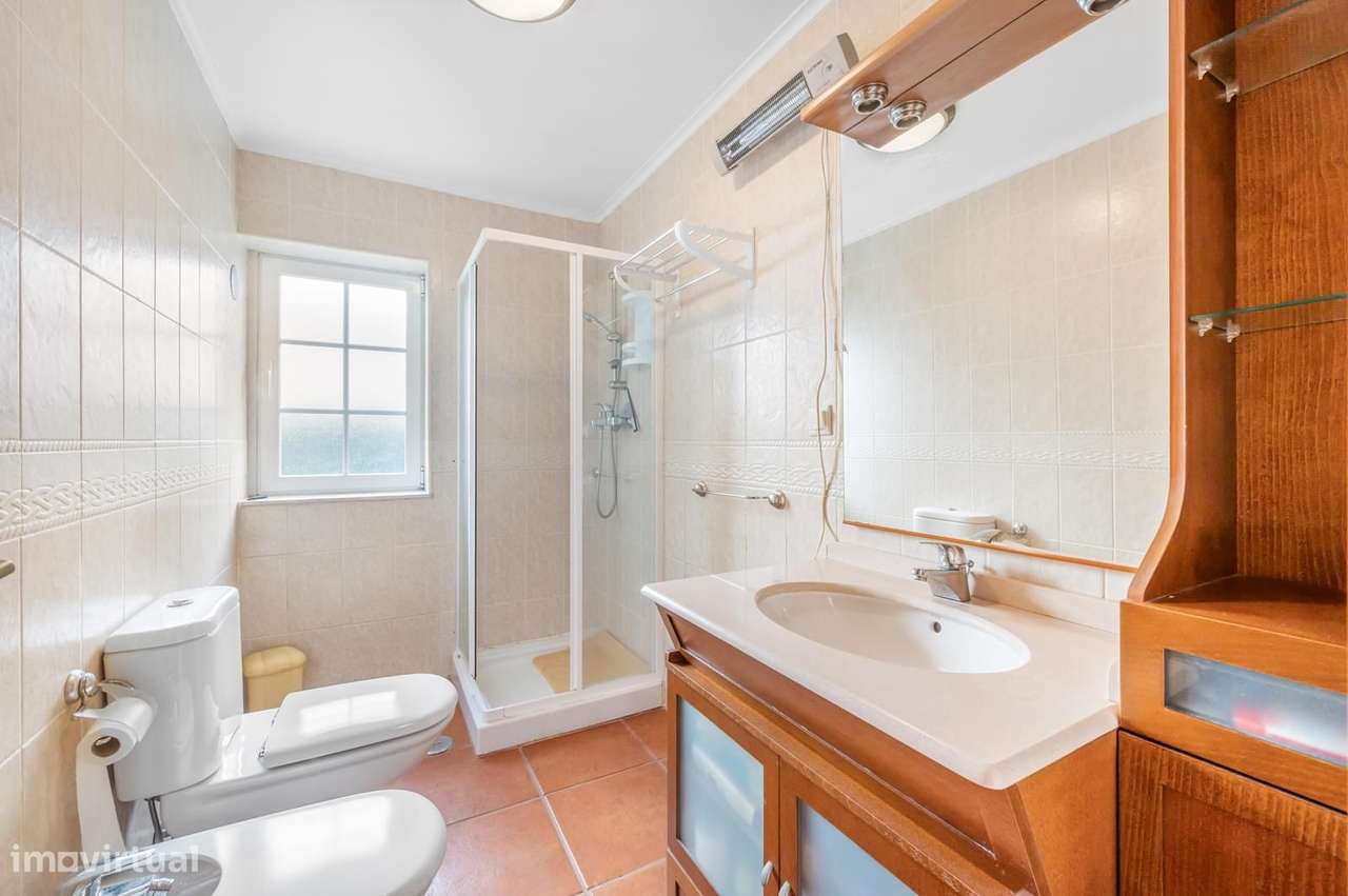 Moradia Isolada T3 com jardim, Aroeira, Almada-5