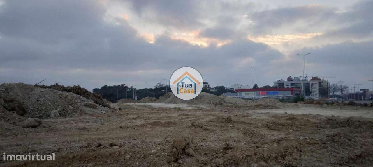 Terreno Rústico com Viabilidade de Construção de Hotel - Grande imagem: 3/15