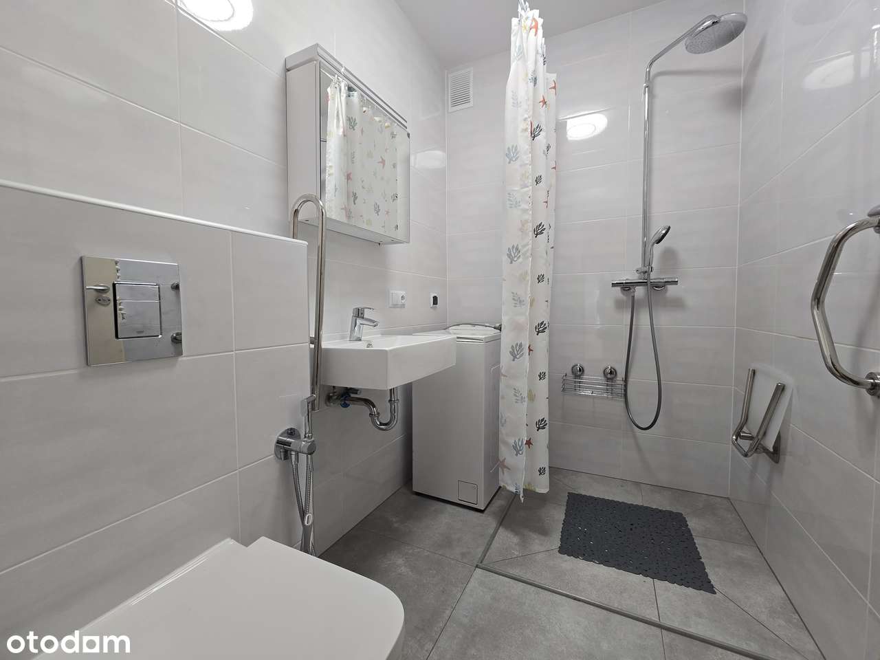 Bardzo zadbany dom do zamieszkania z pompą ciepła i panelami-9