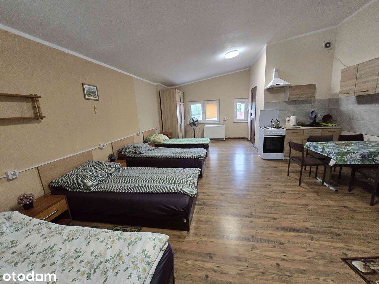 Połowa bliźniaka  wraz z działającym  biznesem-10