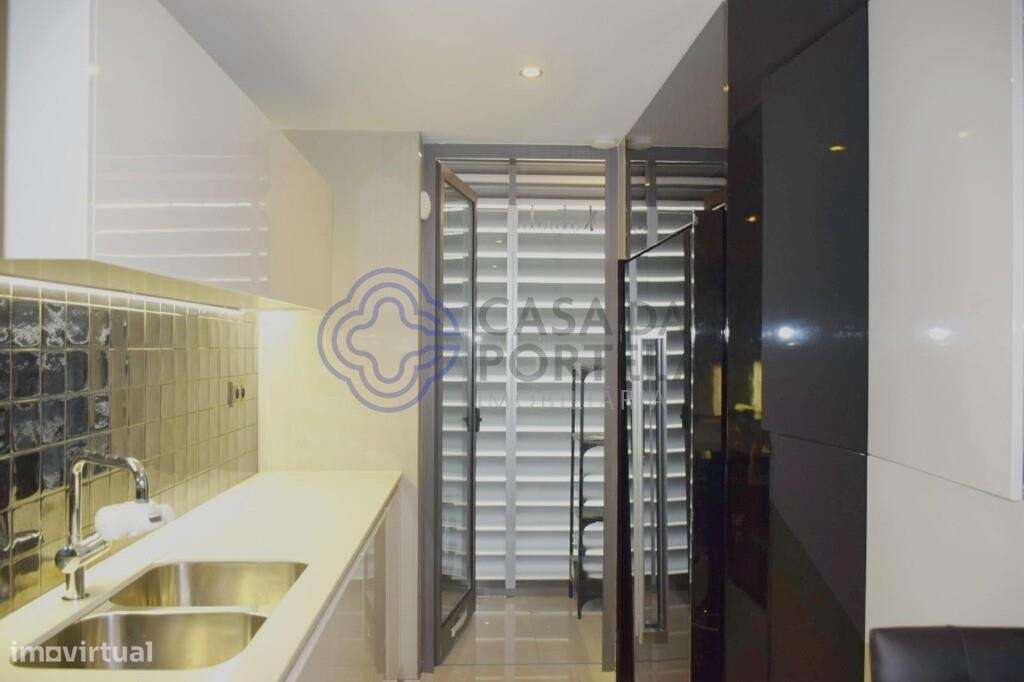 T2 com varanda e lugar de garagem, na Alameda das Antas, Porto - Grande imagem: 5/24