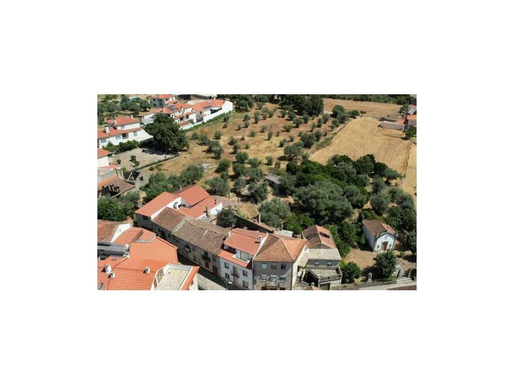 Moradia independente com 500 m2 área bruta-25