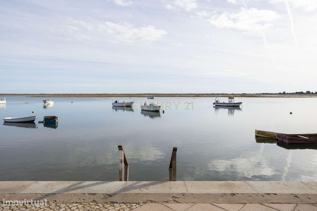Moradia Tradicional T2 na Primeira Linha da Ria — Santa Luzia, Capital-22