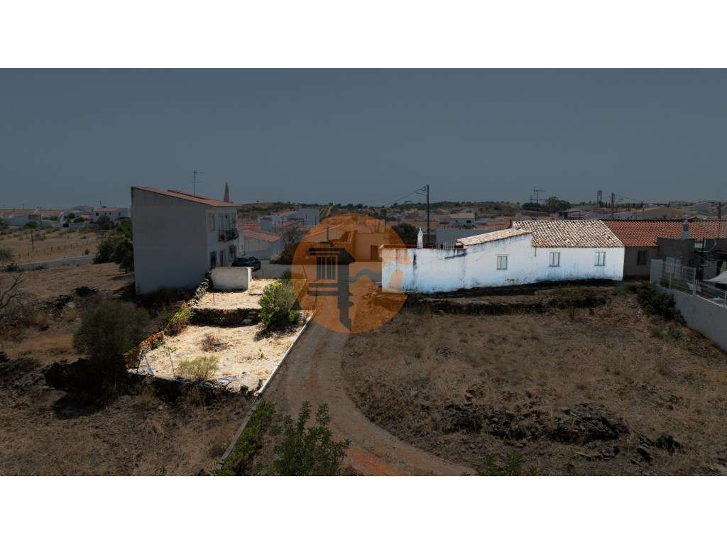 Casa Térrea para Recuperar com Projeto Aprovado - Azinhal, Castro M... - Grande imagem: 4/60