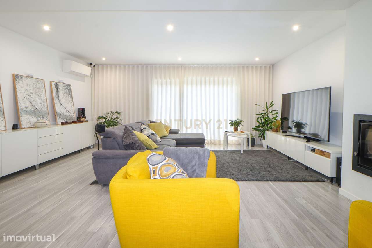 Moradia T4 com piscina e domótica – Fernão Ferro, Seixal / 570.000 € - Grande imagem: 4/39