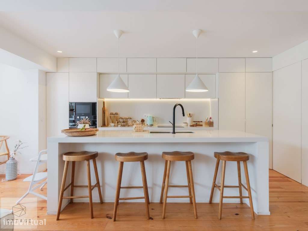 Apartamento T4 com garagem e terraço em Belem-16